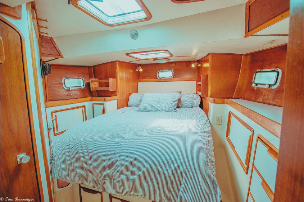 cama grande en barco de vela